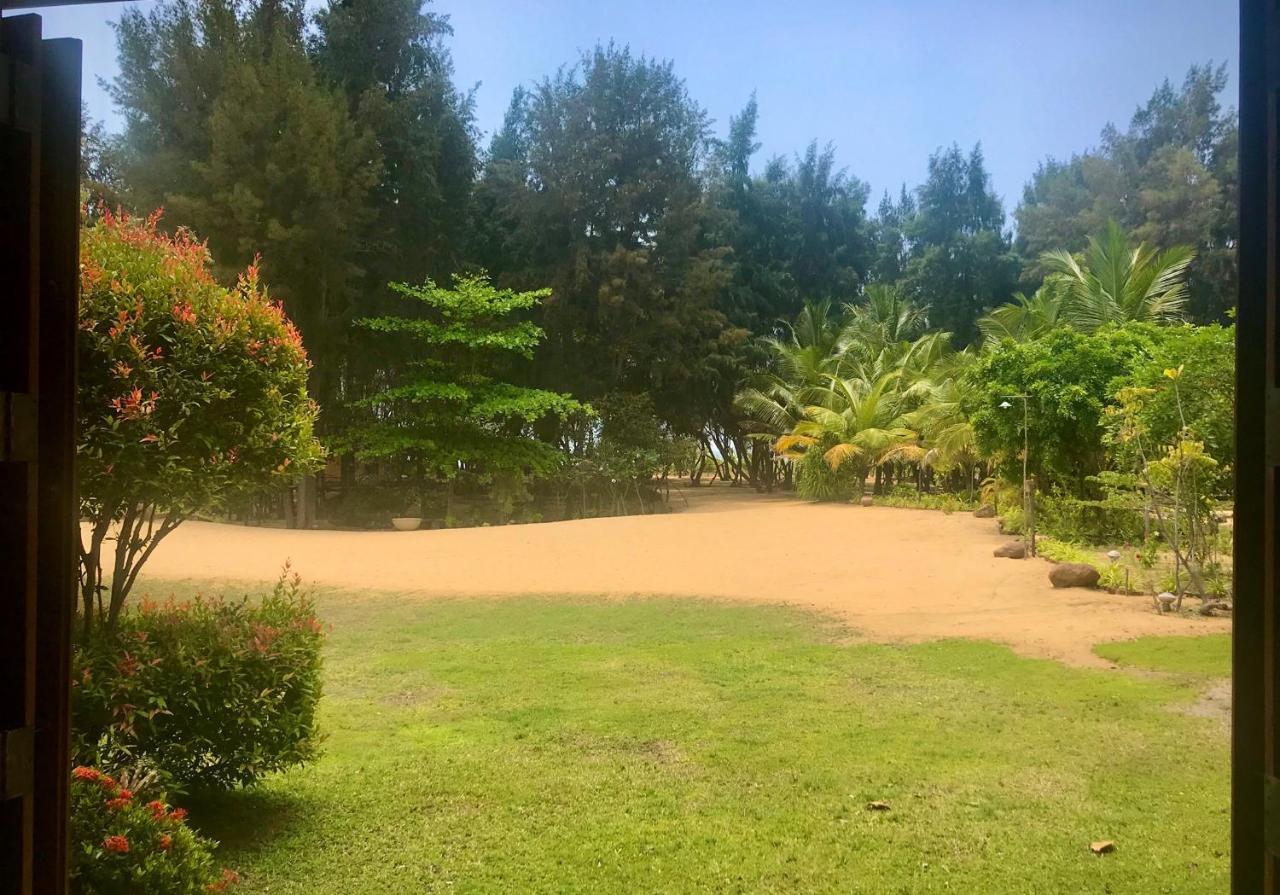 Khomba Beach House Alankuda ภายนอก รูปภาพ