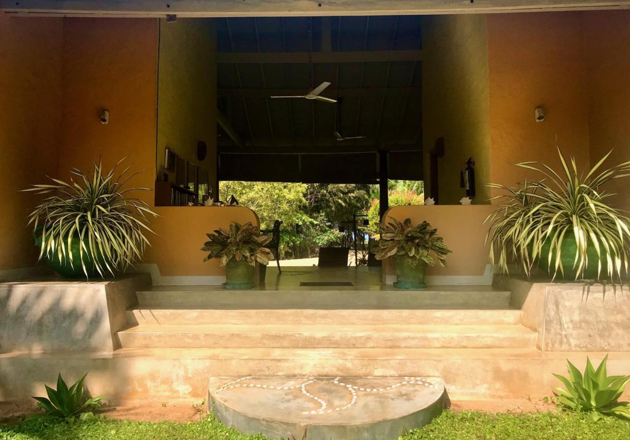 Khomba Beach House Alankuda ภายนอก รูปภาพ