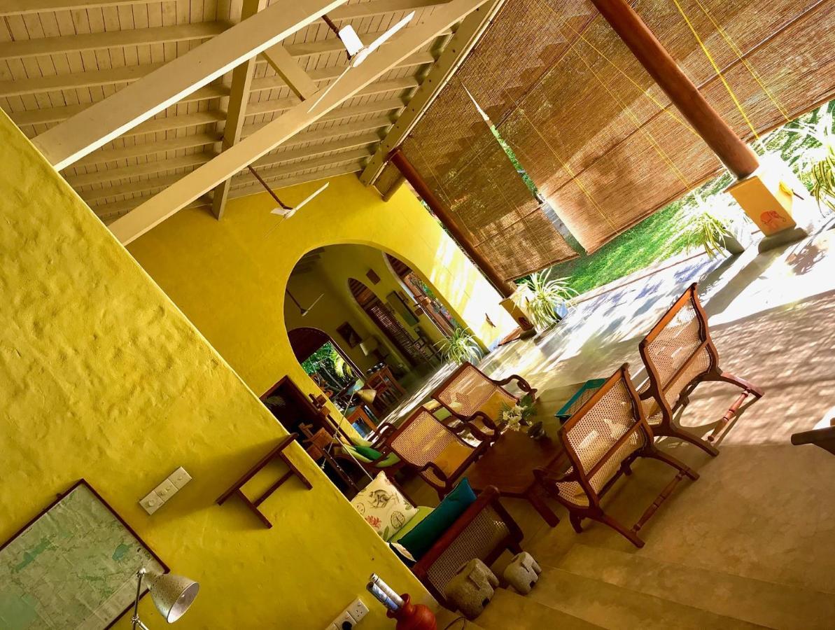 Khomba Beach House Alankuda ภายนอก รูปภาพ