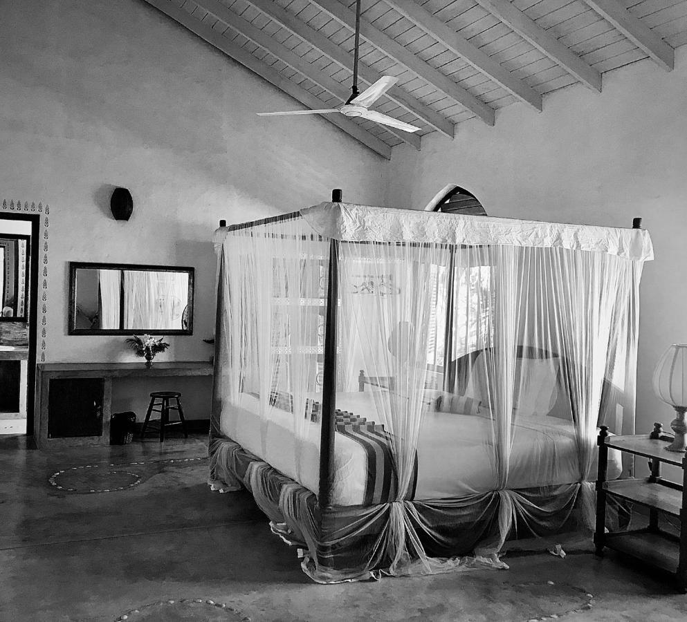 Khomba Beach House Alankuda ภายนอก รูปภาพ