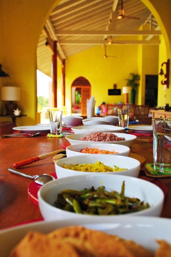 Khomba Beach House Alankuda ภายนอก รูปภาพ